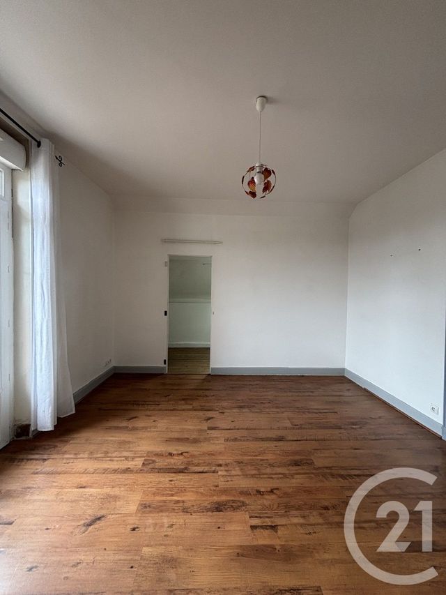 Maison &agrave; louer - 4 pi&egrave;ces - 153 m2 - St Pourcain Sur Sioule - 03 - AUVERGNE