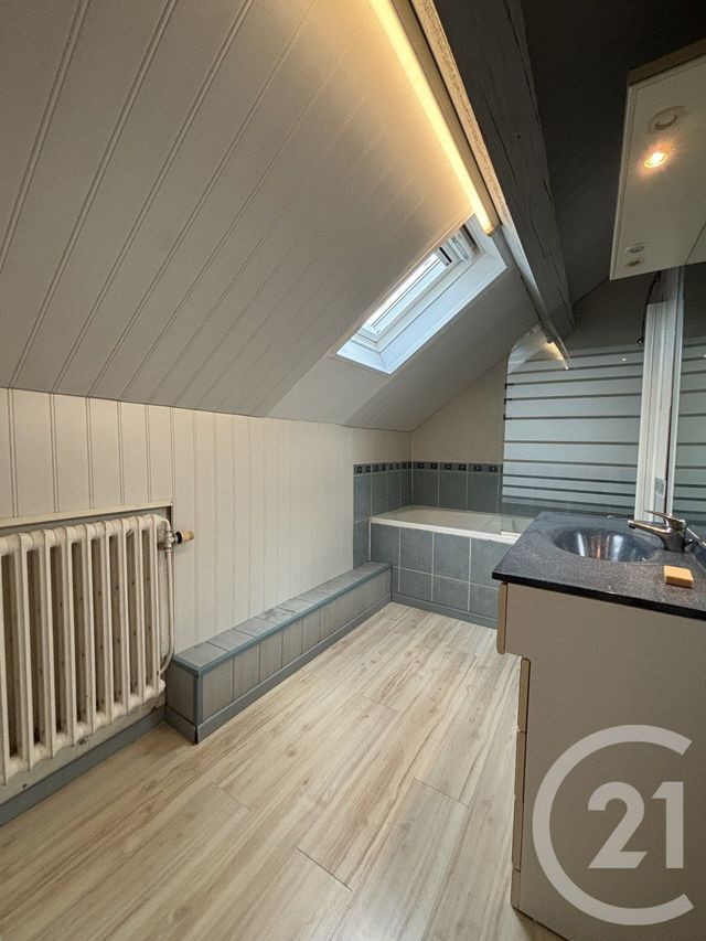 Maison &agrave; louer - 4 pi&egrave;ces - 153 m2 - St Pourcain Sur Sioule - 03 - AUVERGNE