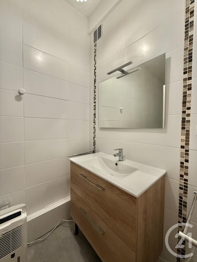 Appartement F3 &agrave; louer - 3 pi&egrave;ces - 87,20 m2 - Moulins - 03 - AUVERGNE