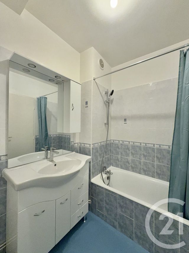 Appartement F3 &agrave; louer - 3 pi&egrave;ces - 62,73 m2 - Yzeure - 03 - AUVERGNE