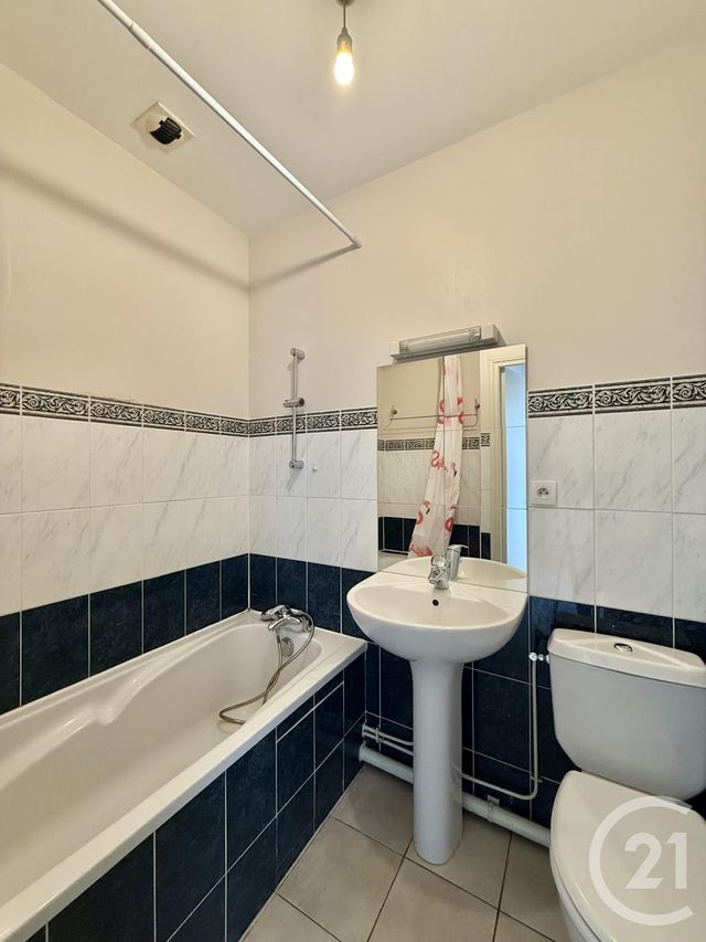 Appartement &agrave; louer - 2 pi&egrave;ces - 41,80 m2 - Moulins - 03 - AUVERGNE