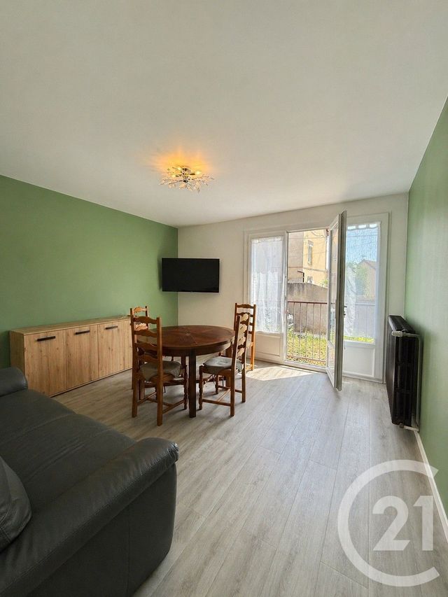 Appartement &agrave; louer - 2 pi&egrave;ces - 70 m2 - Moulins - 03 - AUVERGNE