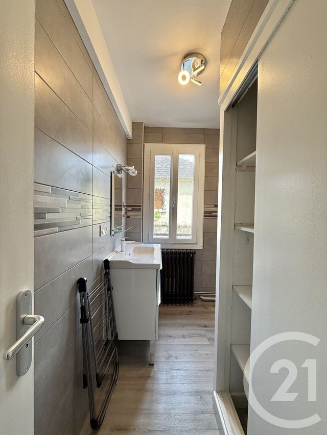 Appartement &agrave; louer - 2 pi&egrave;ces - 70 m2 - Moulins - 03 - AUVERGNE