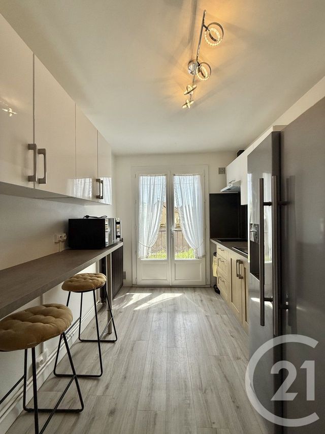 Appartement &agrave; louer - 2 pi&egrave;ces - 70 m2 - Moulins - 03 - AUVERGNE
