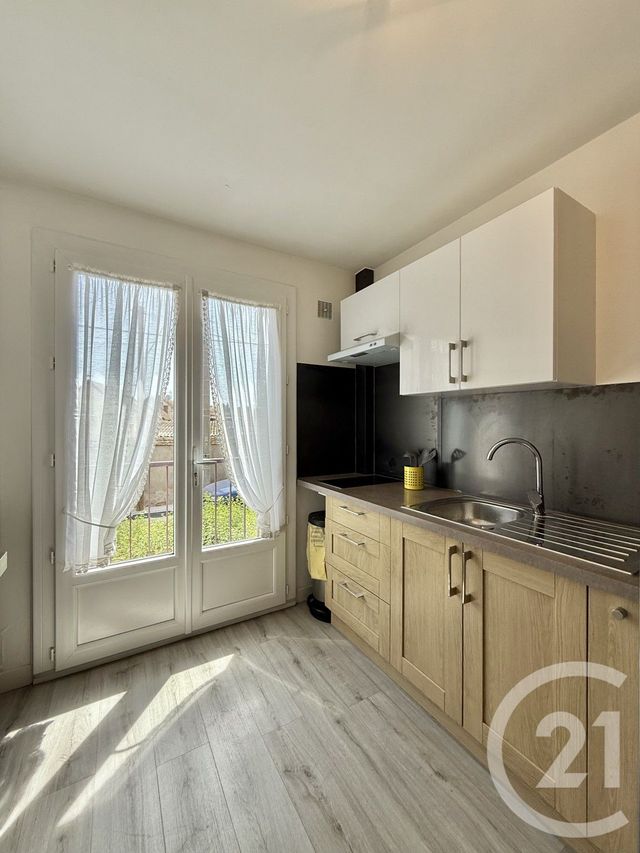 Appartement &agrave; louer - 2 pi&egrave;ces - 70 m2 - Moulins - 03 - AUVERGNE
