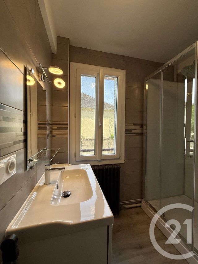 Appartement &agrave; louer - 2 pi&egrave;ces - 70 m2 - Moulins - 03 - AUVERGNE