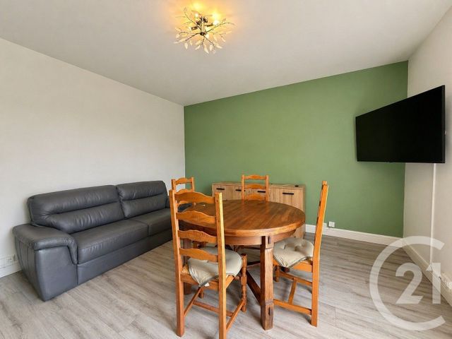 Appartement &agrave; louer - 2 pi&egrave;ces - 70 m2 - Moulins - 03 - AUVERGNE