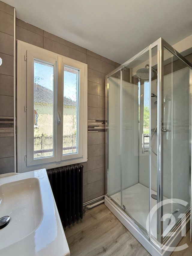 Appartement &agrave; louer - 2 pi&egrave;ces - 70 m2 - Moulins - 03 - AUVERGNE