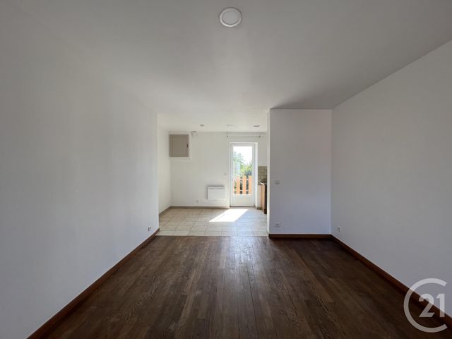 Appartement F2 &agrave; louer - 2 pi&egrave;ces - 45,09 m2 - Villeneuve Sur Allier - 03 - AUVERGNE