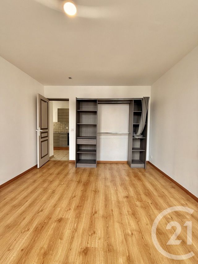 Appartement F2 &agrave; louer - 2 pi&egrave;ces - 45,09 m2 - Villeneuve Sur Allier - 03 - AUVERGNE