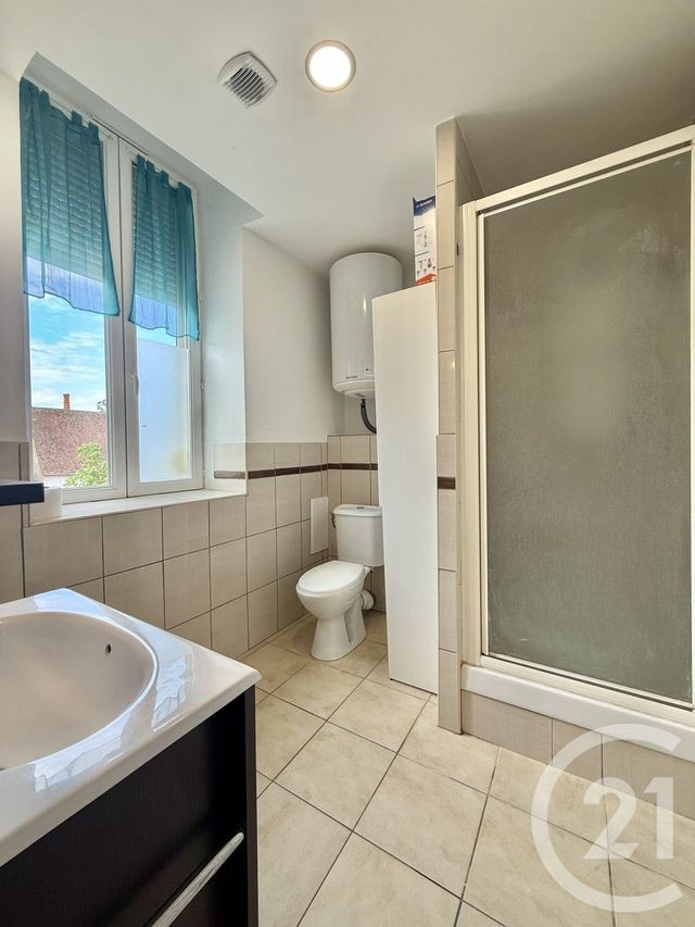 Appartement F2 &agrave; louer - 2 pi&egrave;ces - 45,09 m2 - Villeneuve Sur Allier - 03 - AUVERGNE