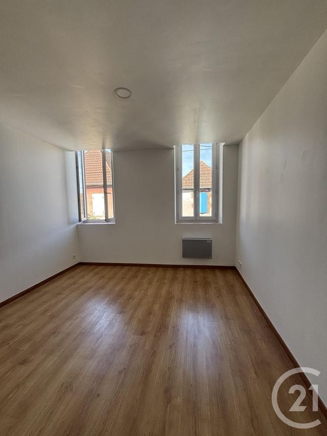 Appartement F2 &agrave; louer - 2 pi&egrave;ces - 45,09 m2 - Villeneuve Sur Allier - 03 - AUVERGNE