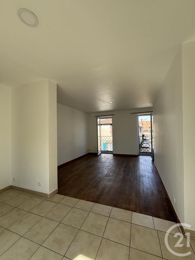 Appartement F2 &agrave; louer - 2 pi&egrave;ces - 45,09 m2 - Villeneuve Sur Allier - 03 - AUVERGNE