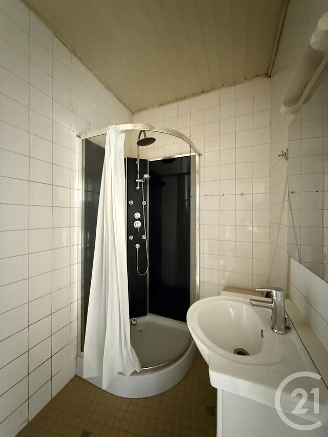 Appartement F2 &agrave; louer - 2 pi&egrave;ces - 27,43 m2 - Moulins - 03 - AUVERGNE