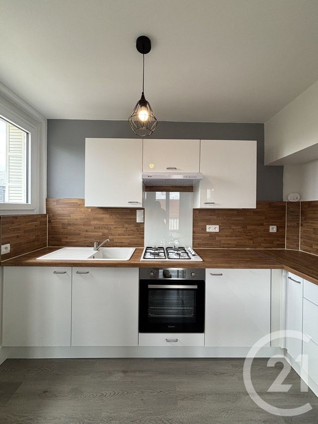 Appartement F3 &agrave; louer - 3 pi&egrave;ces - 62,36 m2 - Moulins - 03 - AUVERGNE