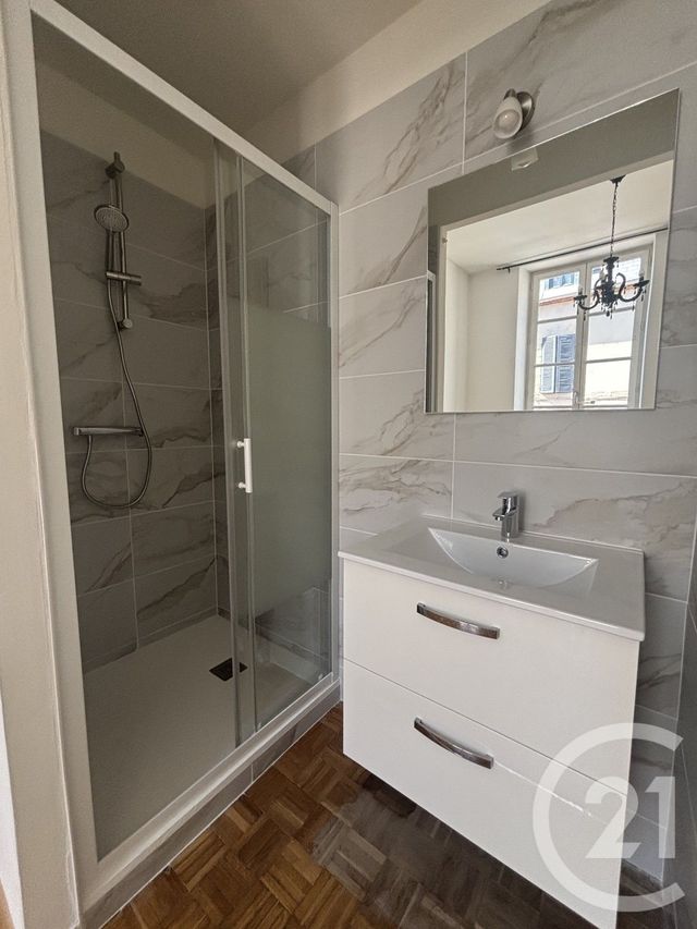 Appartement F2 &agrave; louer - 2 pi&egrave;ces - 43,25 m2 - Moulins - 03 - AUVERGNE