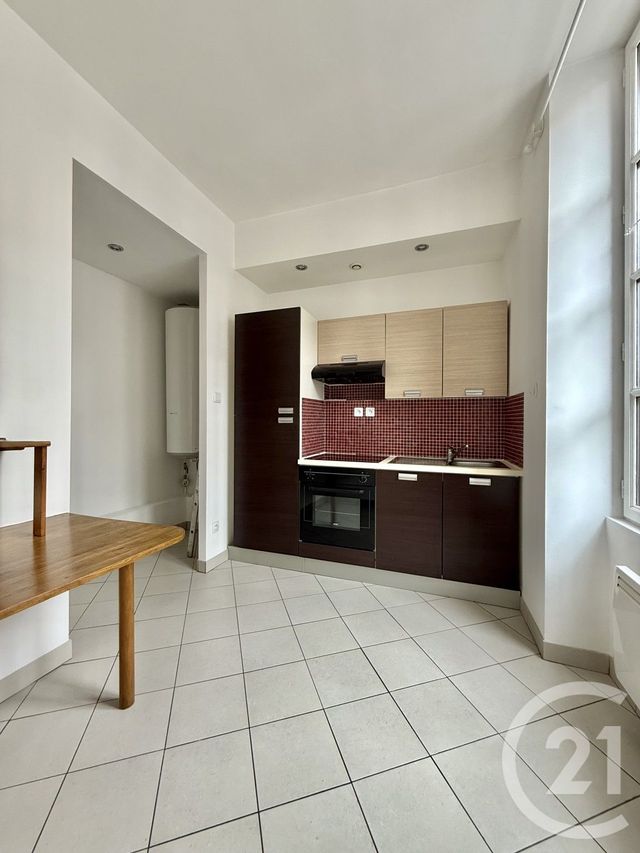 Appartement F2 &agrave; louer - 2 pi&egrave;ces - 43,25 m2 - Moulins - 03 - AUVERGNE