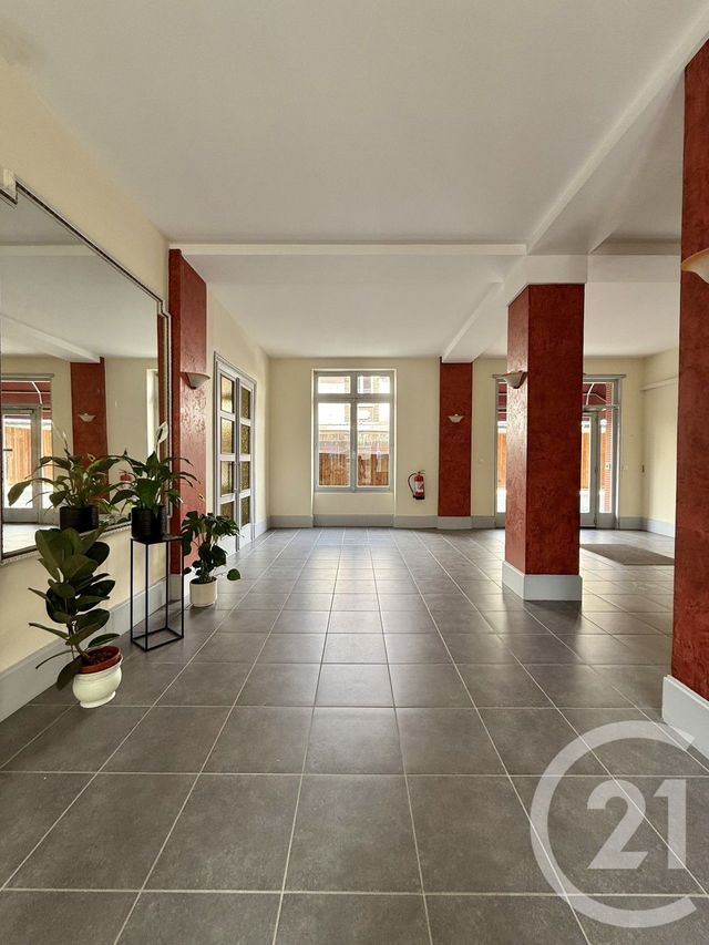 Appartement F2 &agrave; louer - 2 pi&egrave;ces - 43,25 m2 - Moulins - 03 - AUVERGNE