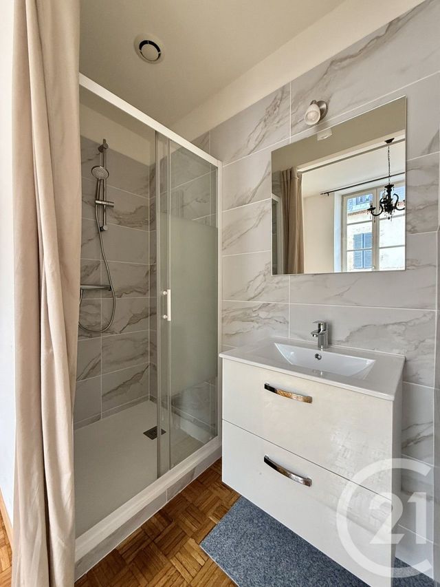 Appartement F2 &agrave; louer - 2 pi&egrave;ces - 43,25 m2 - Moulins - 03 - AUVERGNE