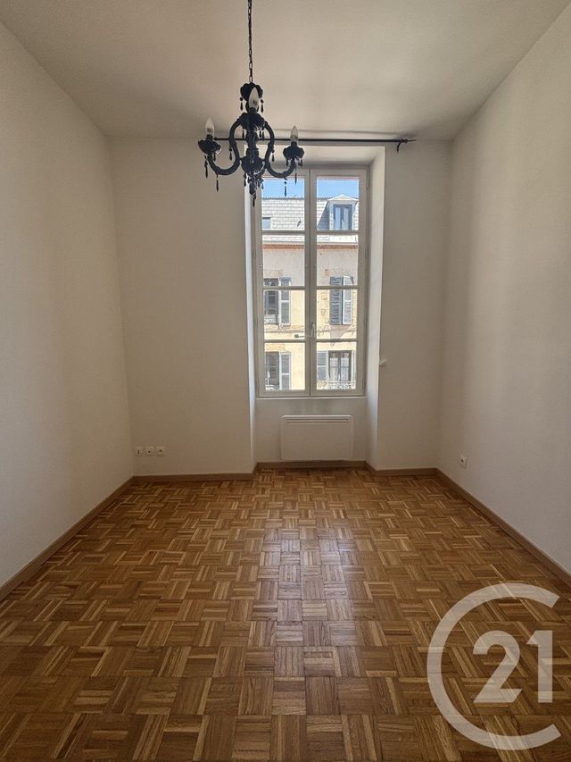 Appartement F2 &agrave; louer - 2 pi&egrave;ces - 43,25 m2 - Moulins - 03 - AUVERGNE