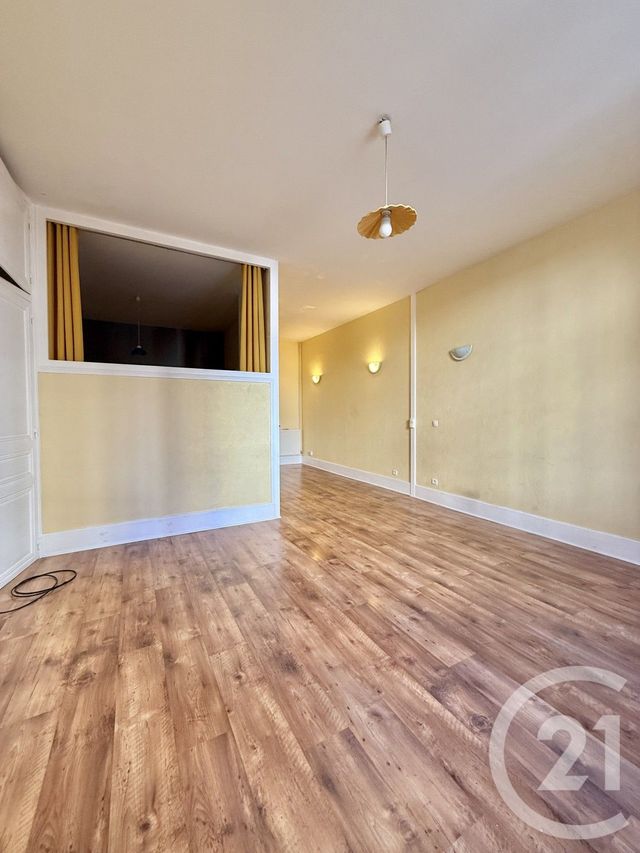 Appartement F2 &agrave; louer - 2 pi&egrave;ces - 56 m2 - Moulins - 03 - AUVERGNE