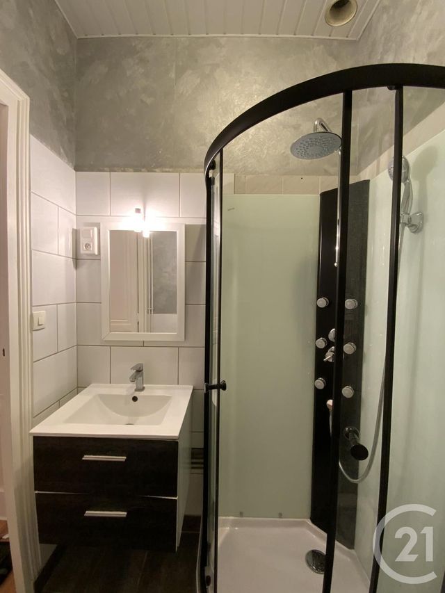 Appartement F2 &agrave; louer - 2 pi&egrave;ces - 56 m2 - Moulins - 03 - AUVERGNE