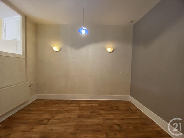 Appartement F2 &agrave; louer - 2 pi&egrave;ces - 56 m2 - Moulins - 03 - AUVERGNE