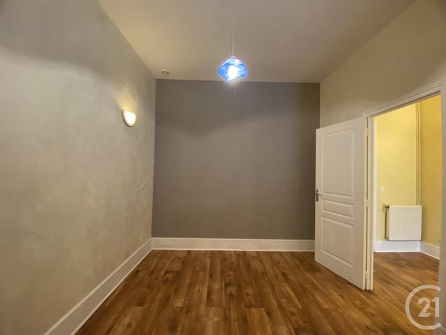 Appartement F2 &agrave; louer - 2 pi&egrave;ces - 56 m2 - Moulins - 03 - AUVERGNE