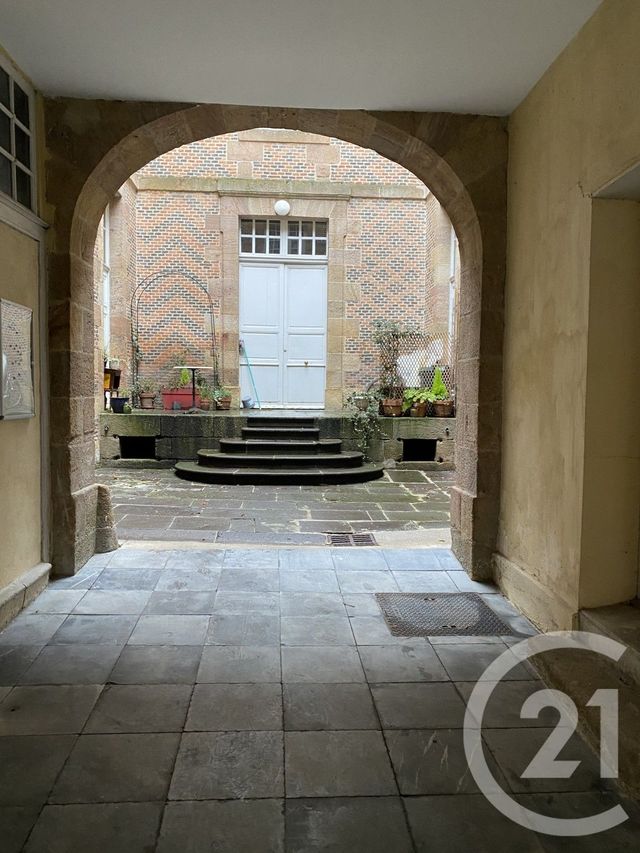 Appartement F4 &agrave; louer - 4 pi&egrave;ces - 97,82 m2 - Moulins - 03 - AUVERGNE