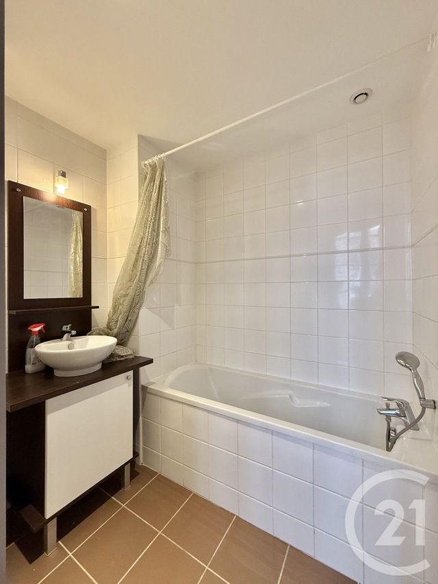 Appartement F4 &agrave; louer - 4 pi&egrave;ces - 97,82 m2 - Moulins - 03 - AUVERGNE