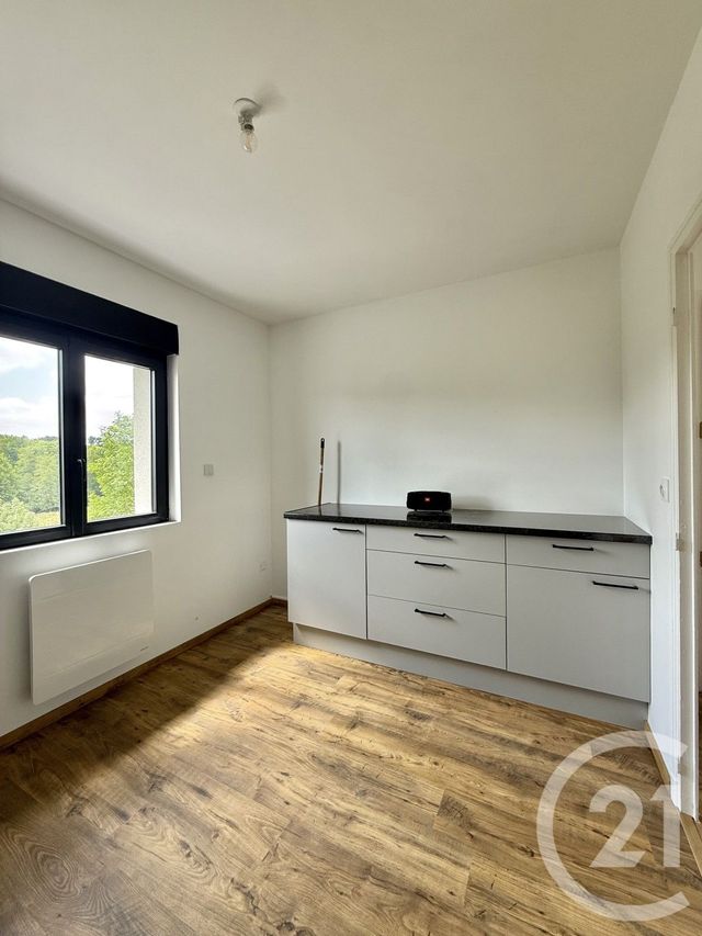 Maison &agrave; louer - 3 pi&egrave;ces - 72,80 m2 - Coulandon - 03 - AUVERGNE