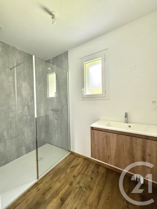 Maison &agrave; louer - 3 pi&egrave;ces - 72,80 m2 - Coulandon - 03 - AUVERGNE