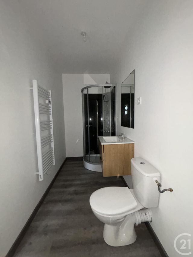 Appartement F3 &agrave; louer - 3 pi&egrave;ces - 65,83 m2 - Noyant D Allier - 03 - AUVERGNE