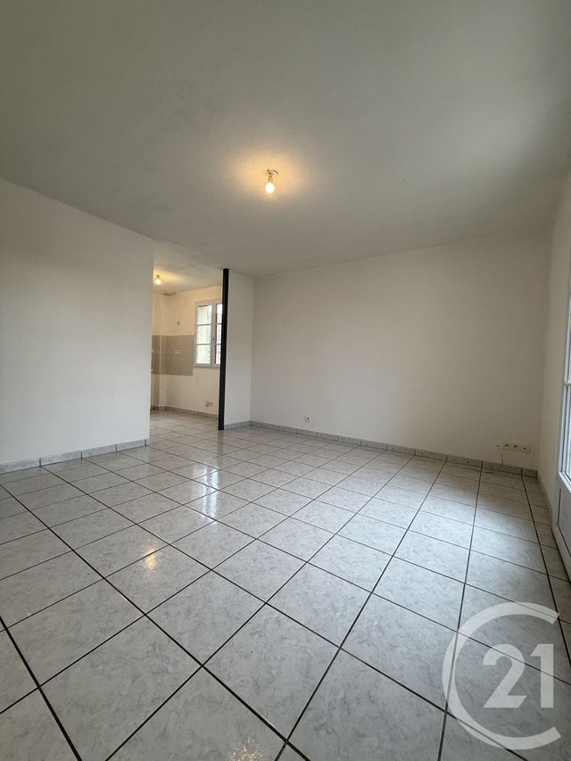 Appartement F2 &agrave; louer - 2 pi&egrave;ces - 39,20 m2 - Souvigny - 03 - AUVERGNE