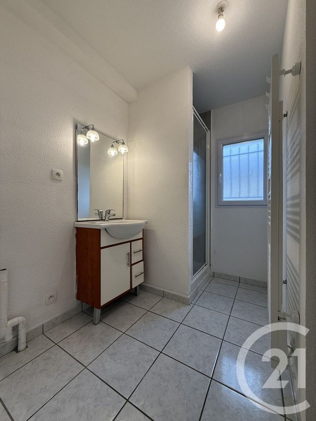Appartement F2 &agrave; louer - 2 pi&egrave;ces - 39,20 m2 - Souvigny - 03 - AUVERGNE