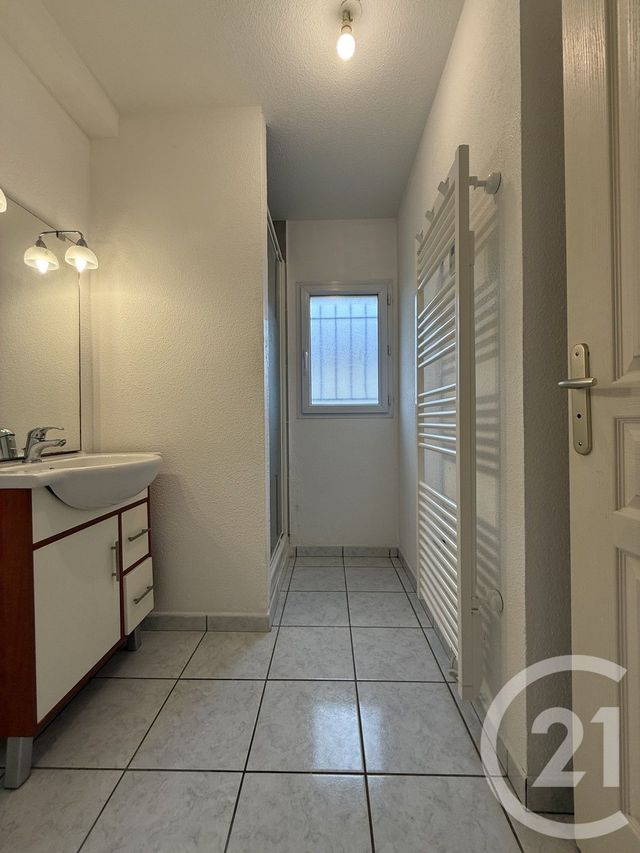 Appartement F2 &agrave; louer - 2 pi&egrave;ces - 39,20 m2 - Souvigny - 03 - AUVERGNE