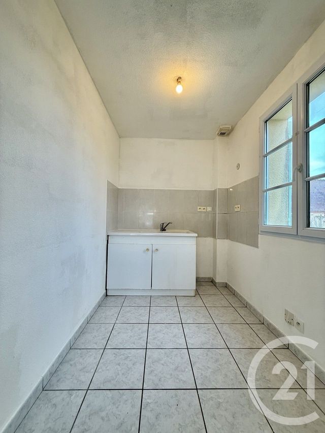 Appartement F2 &agrave; louer - 2 pi&egrave;ces - 39,20 m2 - Souvigny - 03 - AUVERGNE