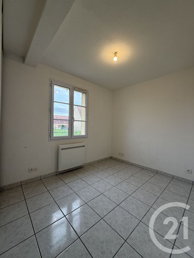 Appartement F2 &agrave; louer - 2 pi&egrave;ces - 39,20 m2 - Souvigny - 03 - AUVERGNE