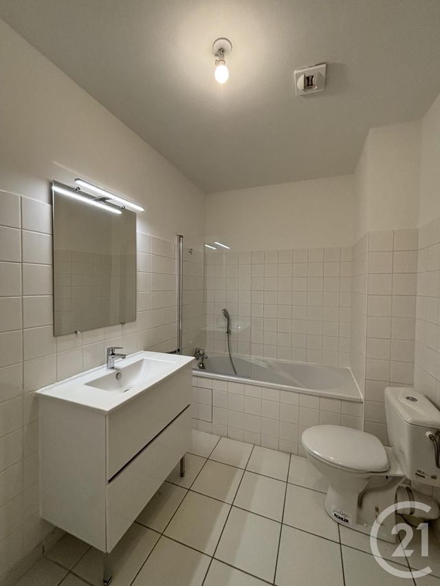 Appartement F2 &agrave; louer - 2 pi&egrave;ces - 57,49 m2 - Yzeure - 03 - AUVERGNE