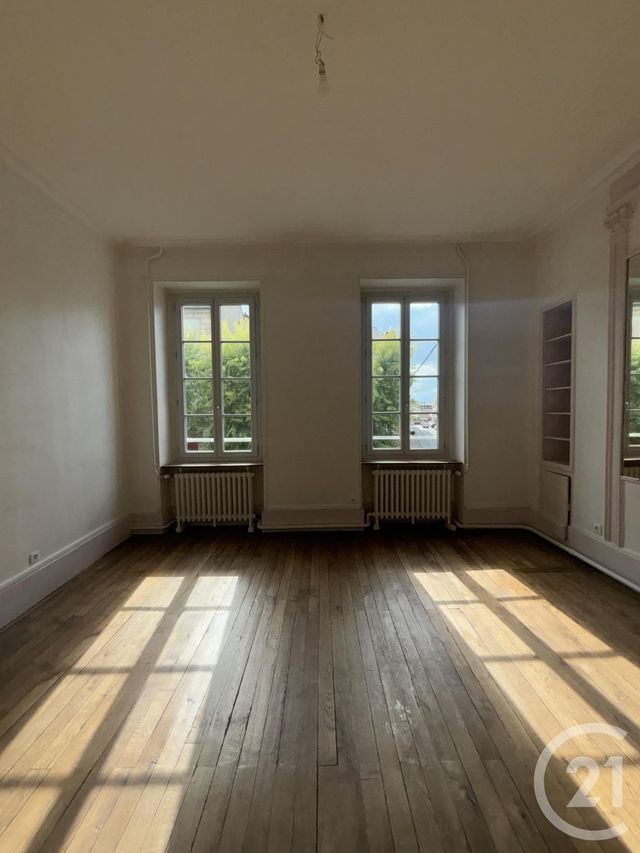 Appartement F3 &agrave; louer - 3 pi&egrave;ces - 113,71 m2 - Moulins - 03 - AUVERGNE