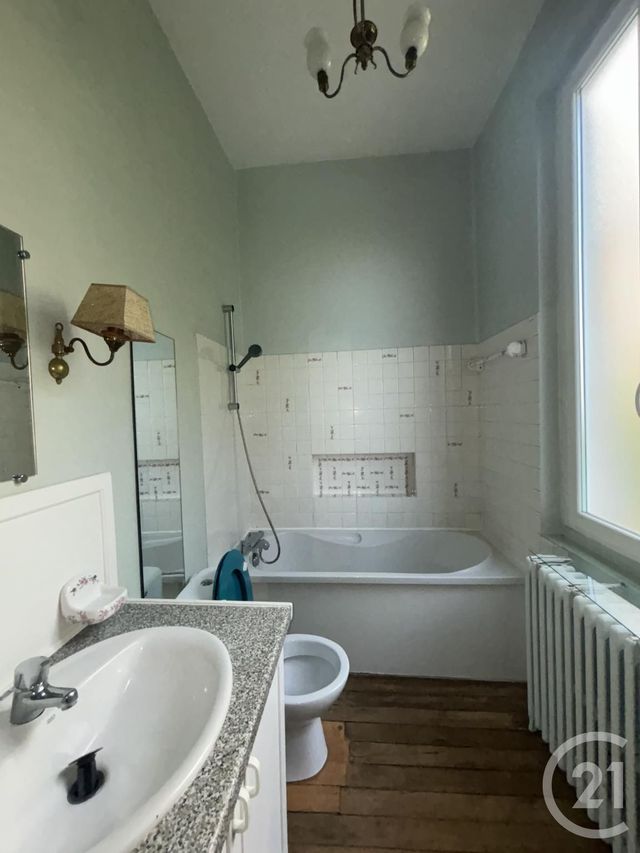 Appartement F3 &agrave; louer - 3 pi&egrave;ces - 113,71 m2 - Moulins - 03 - AUVERGNE