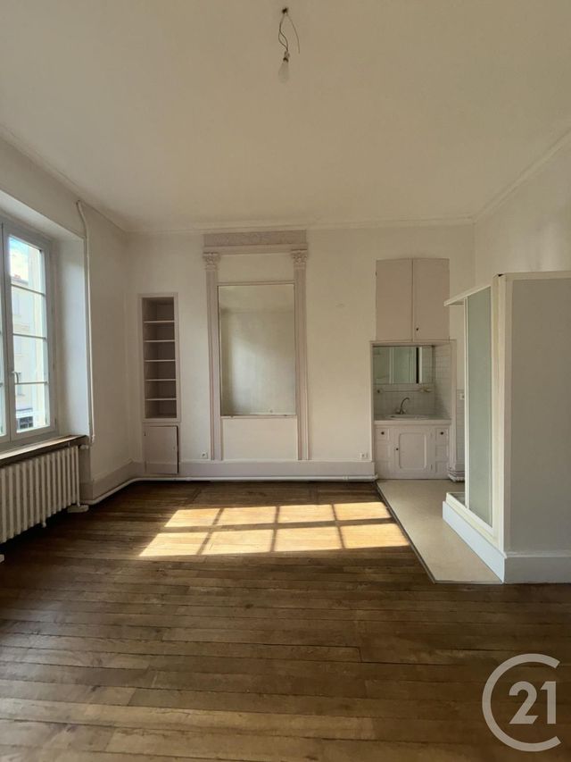 Appartement F3 &agrave; louer - 3 pi&egrave;ces - 113,71 m2 - Moulins - 03 - AUVERGNE