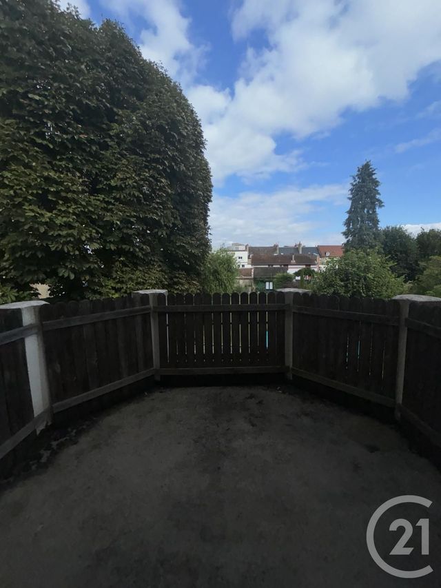 Appartement F3 &agrave; louer - 3 pi&egrave;ces - 113,71 m2 - Moulins - 03 - AUVERGNE
