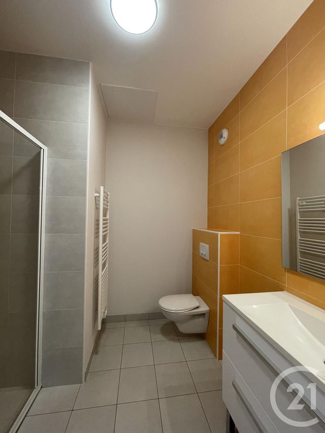 Appartement F2 &agrave; louer - 2 pi&egrave;ces - 55 m2 - Moulins - 03 - AUVERGNE