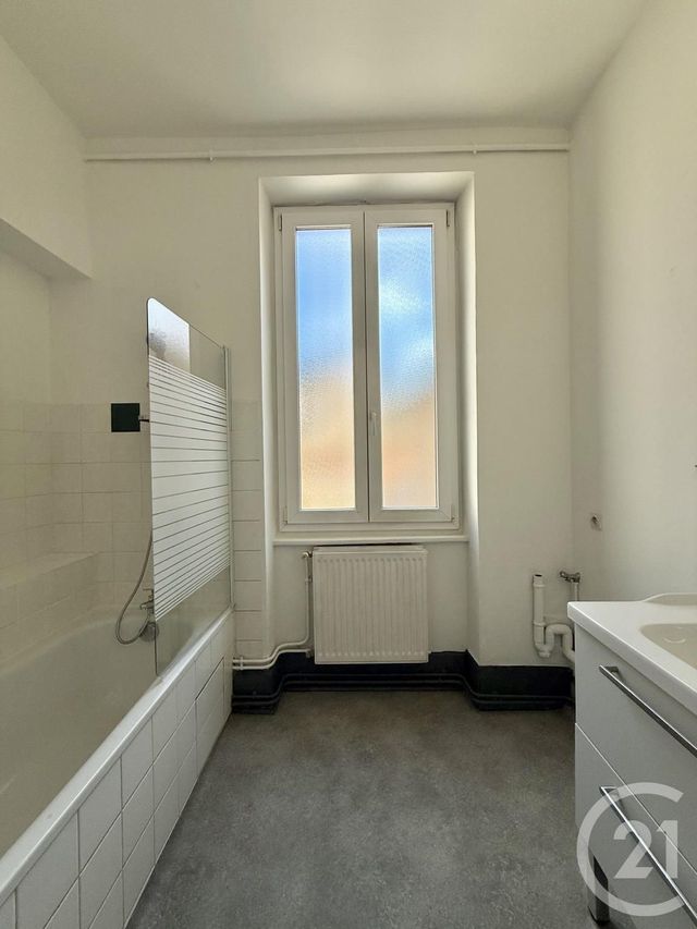 Appartement F3 &agrave; louer - 3 pi&egrave;ces - 71,78 m2 - Moulins - 03 - AUVERGNE