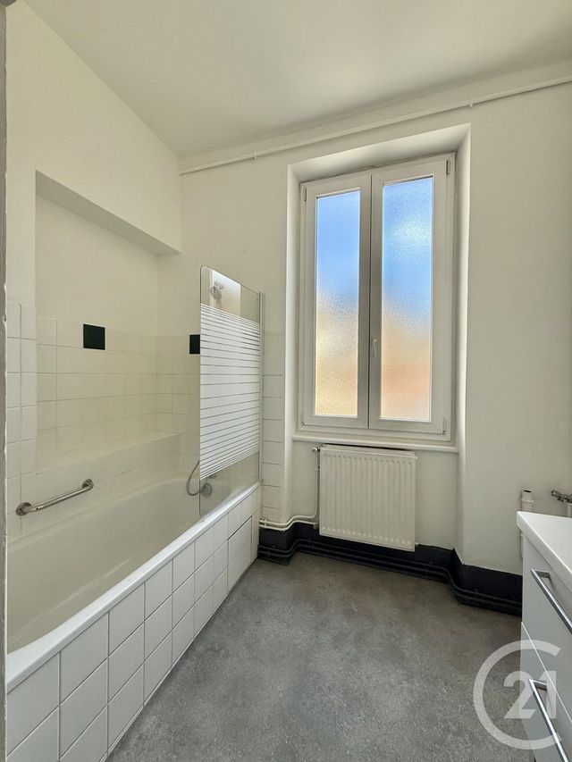 Appartement F3 &agrave; louer - 3 pi&egrave;ces - 71,78 m2 - Moulins - 03 - AUVERGNE