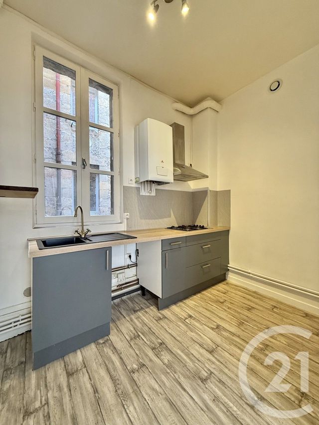 Appartement F3 &agrave; louer - 3 pi&egrave;ces - 79,78 m2 - Moulins - 03 - AUVERGNE