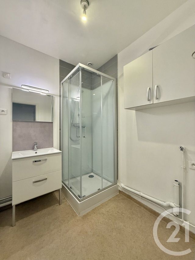 Appartement F3 &agrave; louer - 3 pi&egrave;ces - 79,78 m2 - Moulins - 03 - AUVERGNE