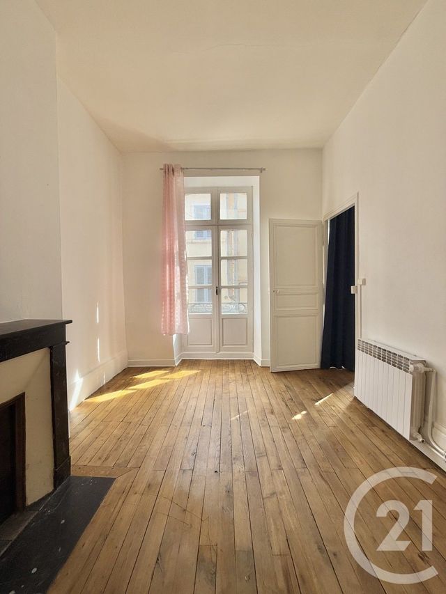 Appartement F3 &agrave; louer - 3 pi&egrave;ces - 79,78 m2 - Moulins - 03 - AUVERGNE