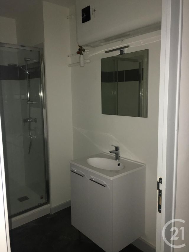 Appartement F2 &agrave; louer - 2 pi&egrave;ces - 52 m2 - Yzeure - 03 - AUVERGNE
